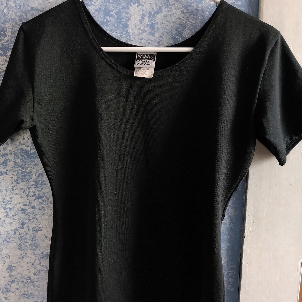 Willi Wear athletic fit large short sleeve shirt